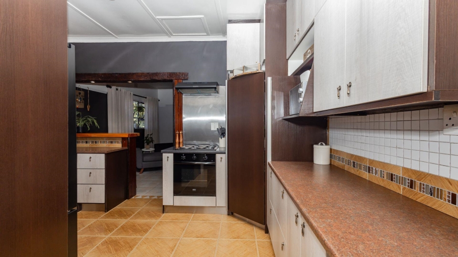 5 Bedroom Property for Sale in Avondale Western Cape